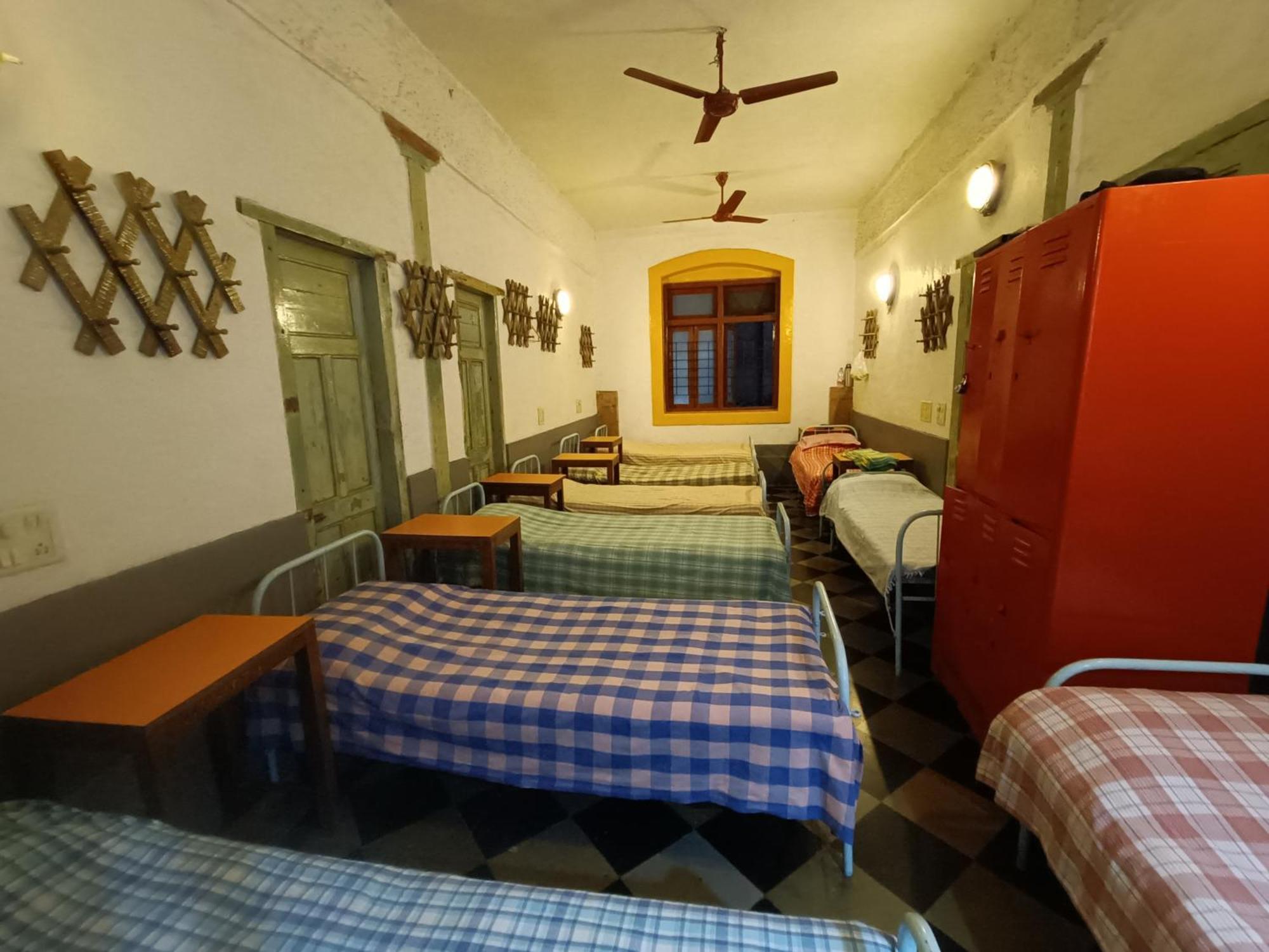 Hostel Vasantashram Cst Mumbai, Free Wifi With 1940S Retro Vibe, Mumbai